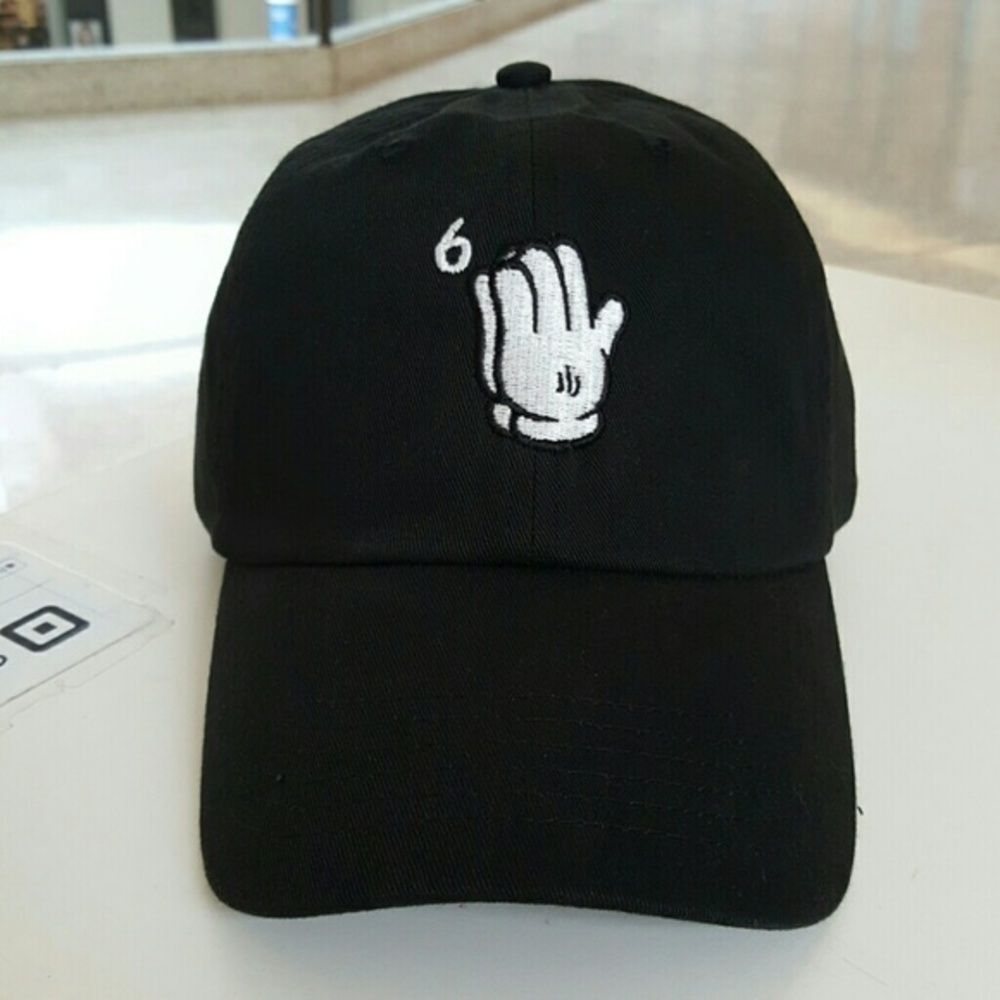 6 god mickey hands hat
